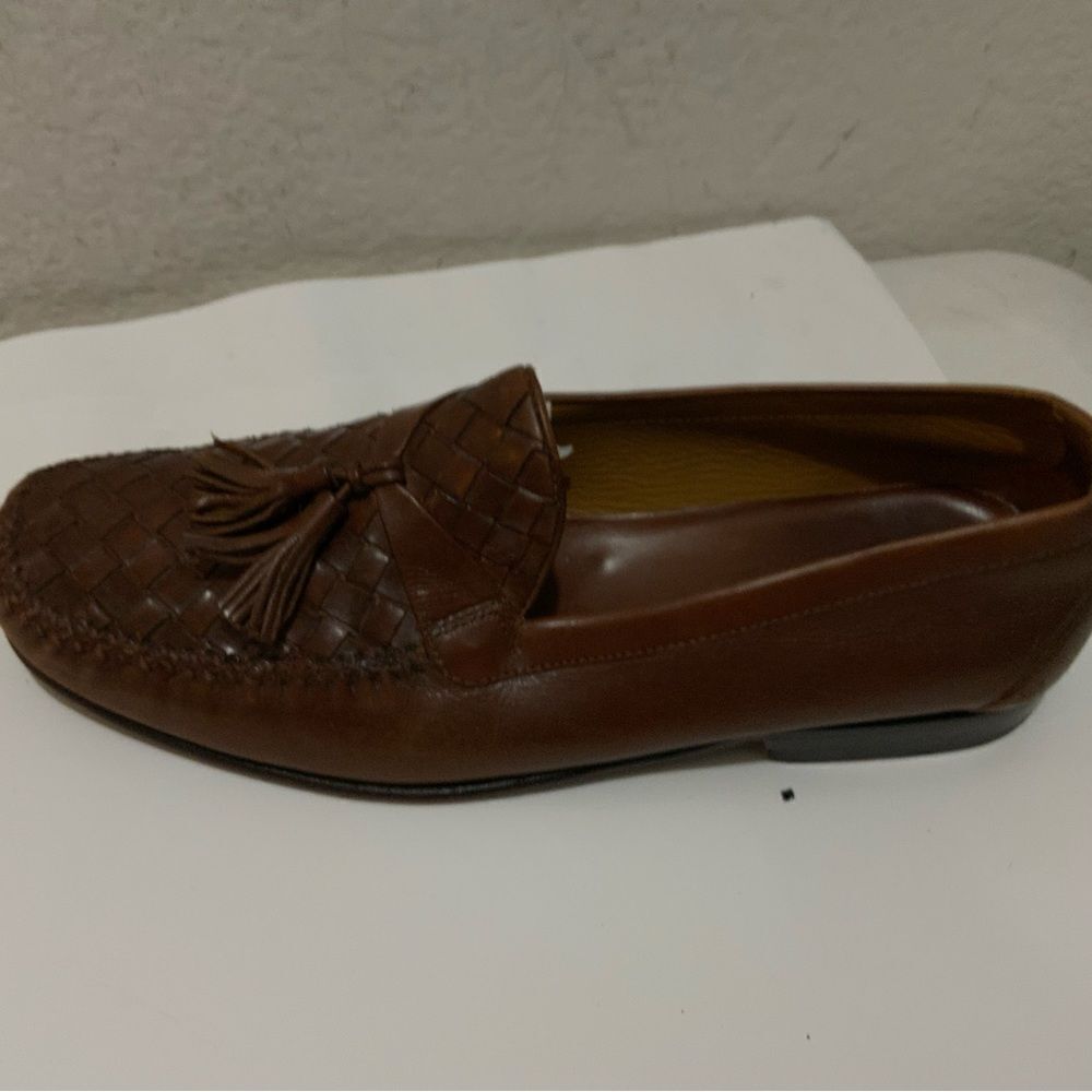 COLE HAAN BROWN TASSEL LOAFERS 9 D LEATHER SOLES
